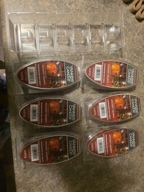Yankee Candle Holiday Hearth Wax Melt Pack - Red and Brown Accents